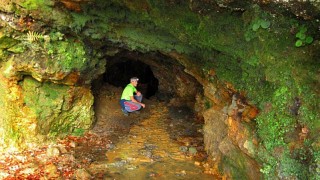 Espeleotemas en la antigua mina Merku en pizarras