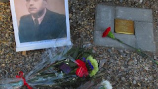 Caminada posant les stolpersteine de lleida