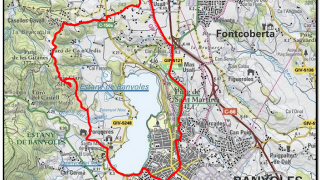 Sant Cristòfol d'Usall i el Puig Clarà. Entre plans i turons.