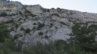 Via Enantyum a la cara oest de Penya Narieda, una bona opció a l'ombra. 06-05-2023.