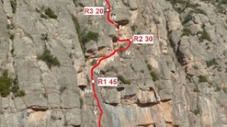 La porta dels somnis al serrat dels monjos