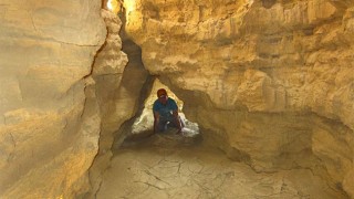 Cuevas de turbificación y cárcavas en arcilla. Pseudokarst de las Bardenas (2)