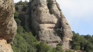 El diedre estomacal. Cingle del Pont de Roca del Coll de Tres Creus.  Serra de l'Obac. 07-04-2021.