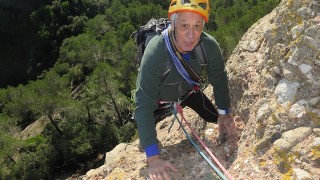 Esperó Freixas - Pérez als Plecs de Llibre de Sant Llorenç del Munt, curta però intensa escalada amb un senzill i gran escalador.