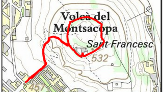 Montsacopa (532 m), el volcà urbà.