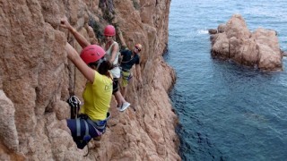 Activitats d'escalada a la Costa Brava juntament amb DIVERSUB ADVENTURE